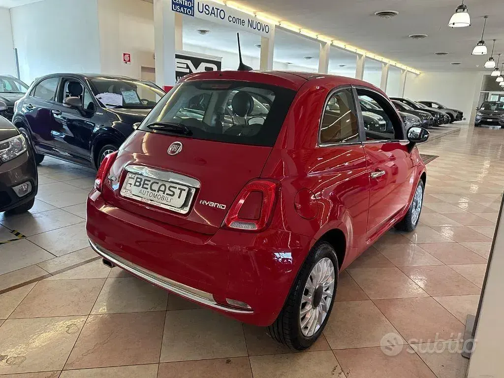 Usata Fiat 500 Dolcevita 69 CV (50 kW) 2022 Rosso pastello Utilitaria