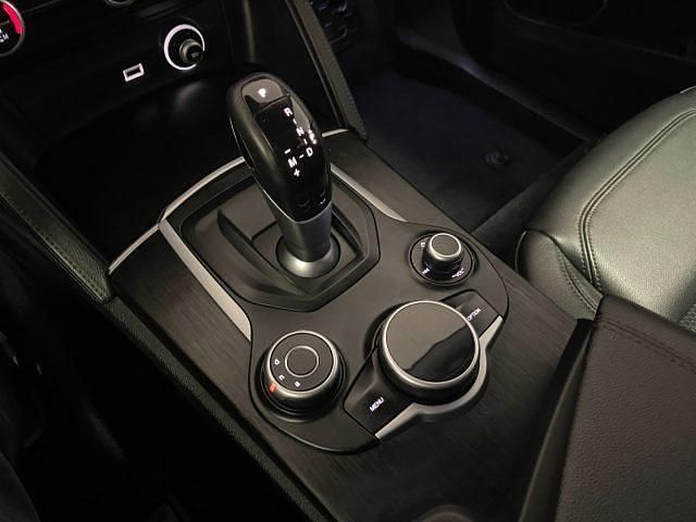 Usata Alfa Romeo Stelvio Super 210 CV (154 kW) 2018 Rosso / pastello SUV