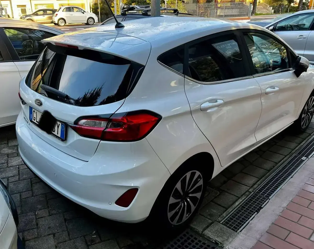 Usata Ford Fiesta Titanium 75 CV (55 kW) 2022 Bianco Utilitaria