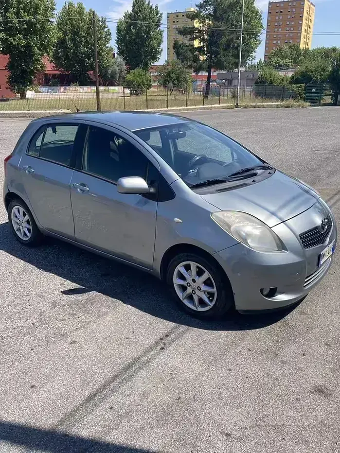 Usata Toyota Yaris Luna 87 CV (63 kW) 2008 Grigio Utilitaria