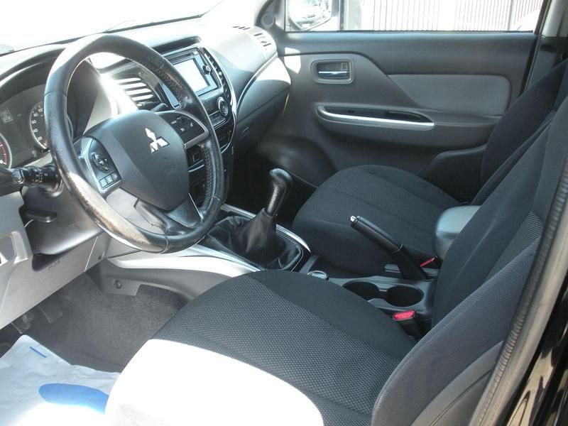 Usata Mitsubishi L200 181 CV (133 kW) 2018 Nero Pick-up