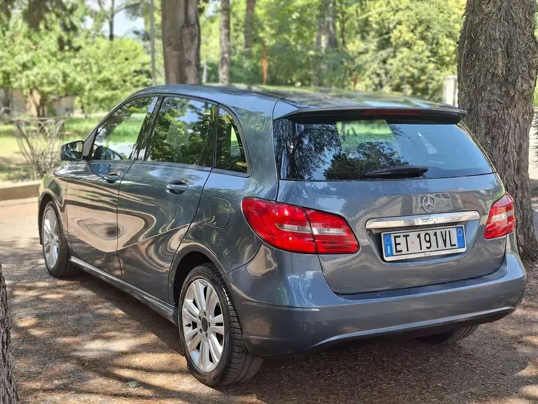 Usata Mercedes B180 Premium 109 CV (80 kW) 2015 Utilitaria