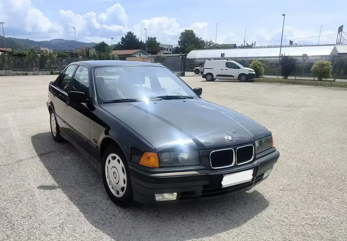 Usata BMW 320 150 CV (110 kW) 1992 Nero Berlina