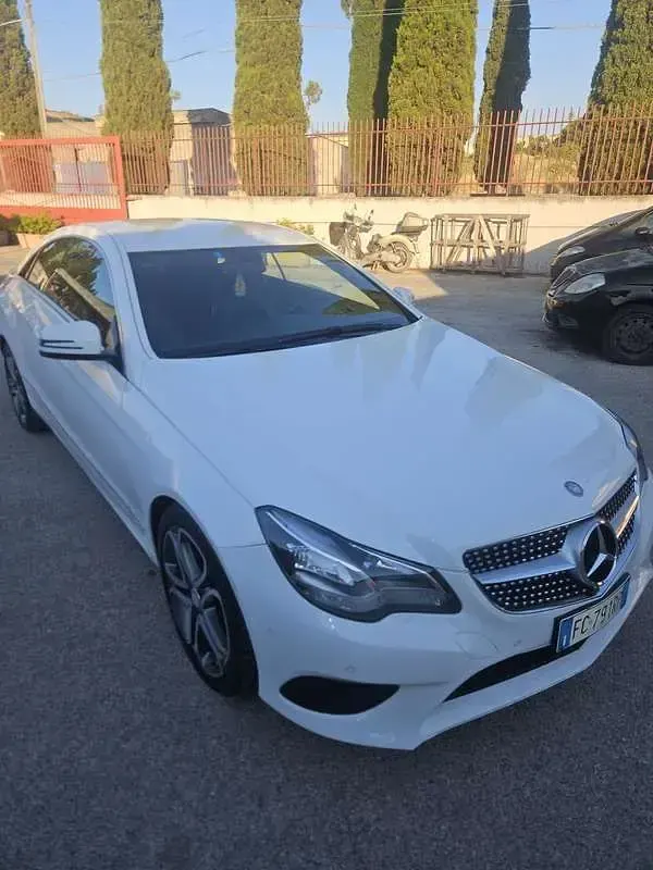 Usata Mercedes E220 Premium 170 CV (125 kW) 2016 Bianco Coupé
