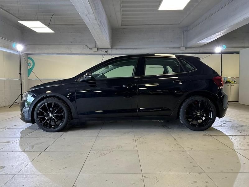 Begagnad VW Polo Comfortline 95 HK (69 kW) 2021 Svart Halvkombi