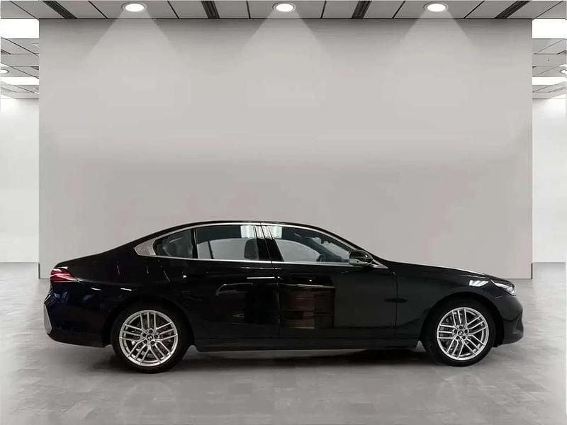 Usata BMW 520 Luxury Line 190 CV (139 kW) 2024 Nero zaffiro Berlina