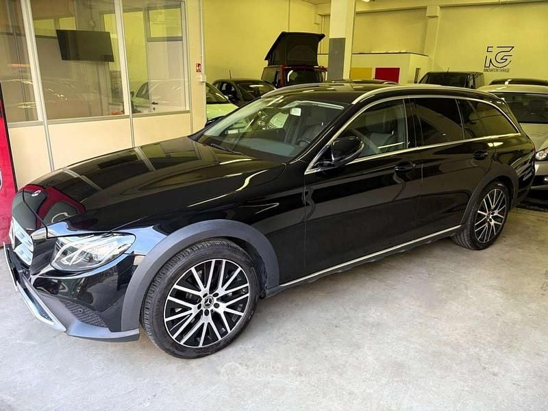 Usata Mercedes E220 All-Terrain 194 CV (142 kW) 2021 Nero Station wagon