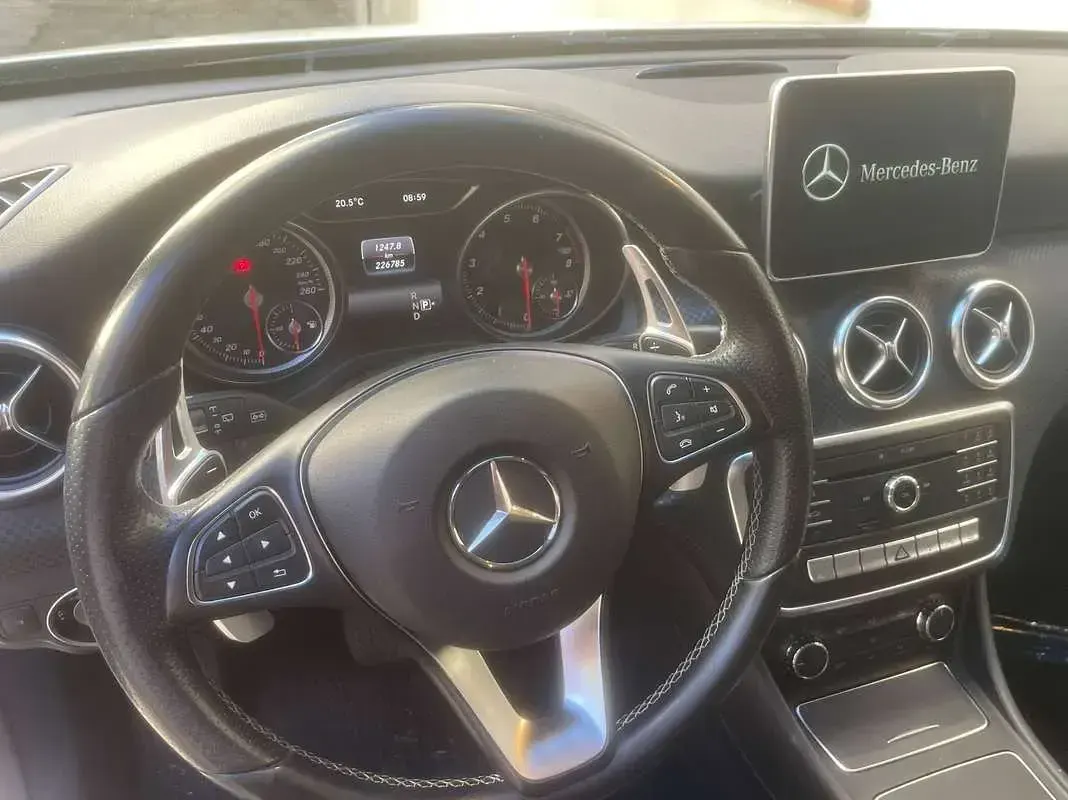 Usata Mercedes A200 Premium 156 CV (114 kW) 2016 Bianco Utilitaria