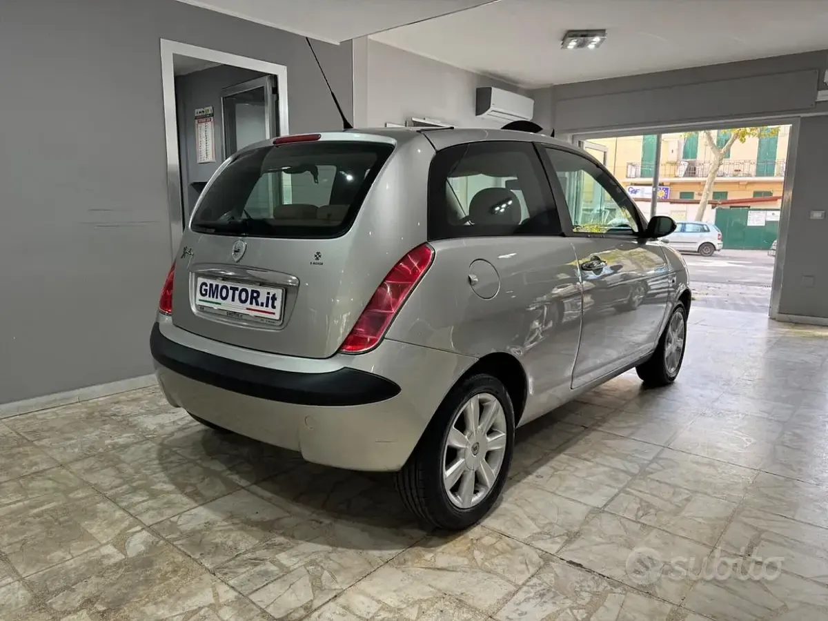 Usata Lancia Ypsilon 69 CV (50 kW) 2006 Grigio Utilitaria