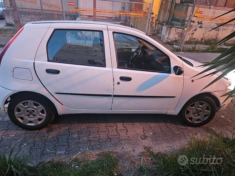 Occasion Fiat Punto 69 ch (50 kW) 2006 Blanc Citadine