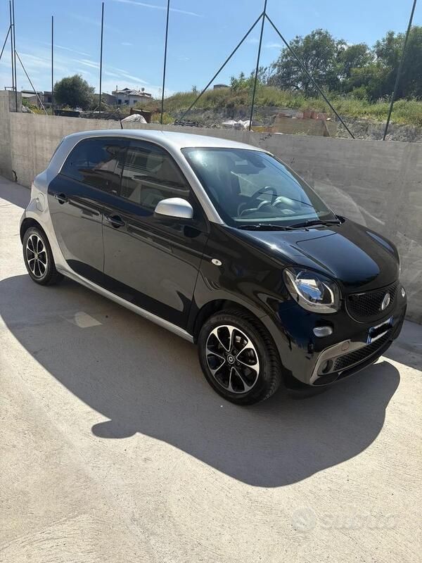 Nero Usata 2015 Smart ForFour Utilitaria | 10.000 € - Immagine 1/4