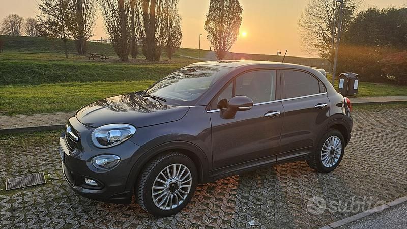 Grigio Usata 2017 Fiat 500X Lounge SUV | 11.350 € (Buon prezzo) - Immagine 1/4