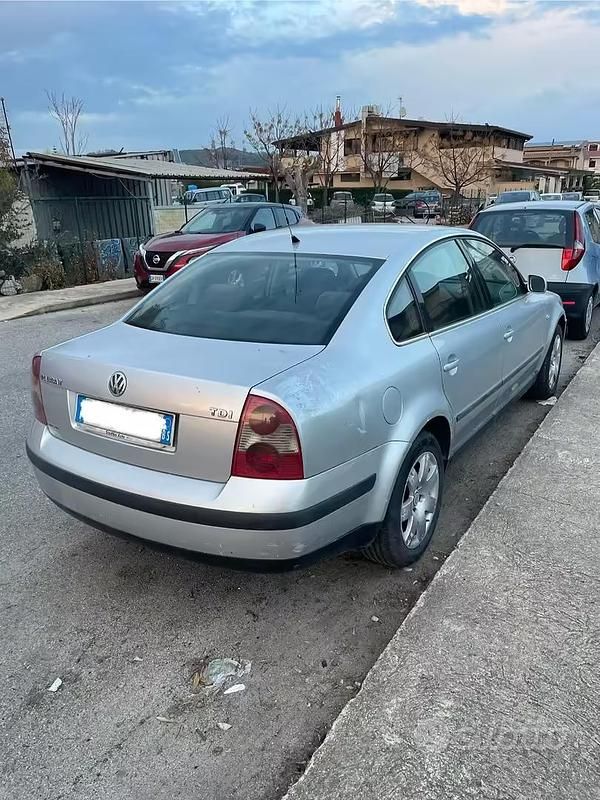 Usata VW Passat 130 CV (95 kW) 2001 Marrone Berlina