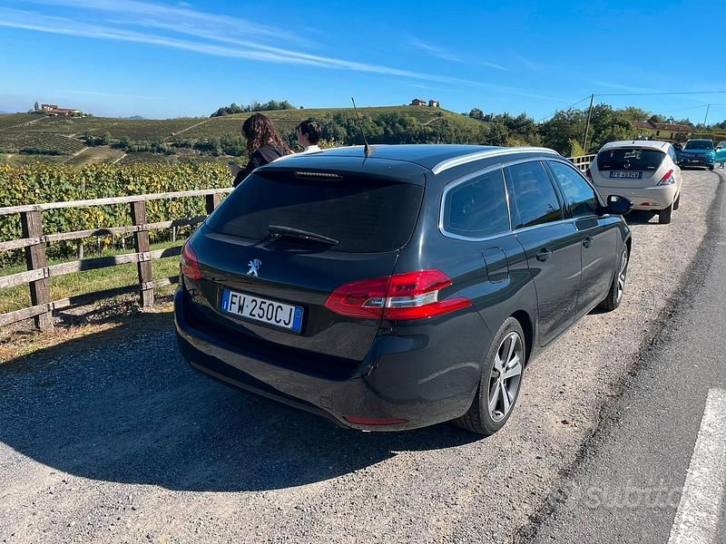 Usata Peugeot 308 SW Allure 130 CV (95 kW) 2019 Blu Station wagon