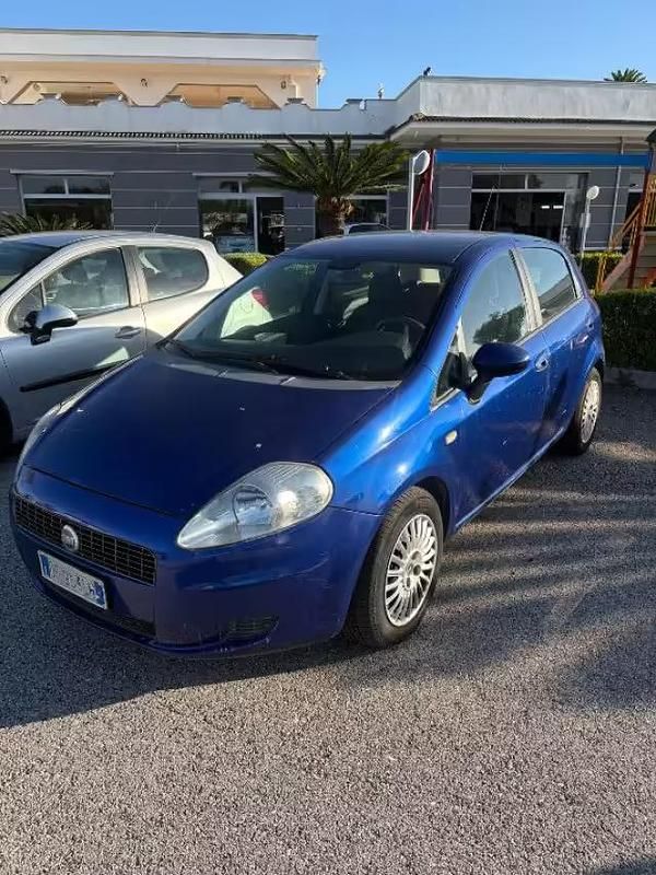 Usata Fiat Grande Punto Dynamic 90 CV (66 kW) 2007 Blu Utilitaria