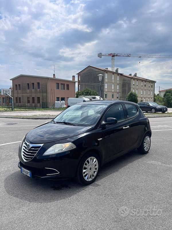 Nero Usata 2012 Lancia Ypsilon Silver Due volumi | 4300 € (Ottimo prezzo) - Immagine 1/4