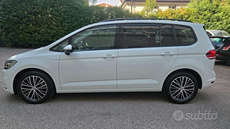 Usata VW Touran Executive 150 CV (110 kW) 2019 Bianco Monovolume