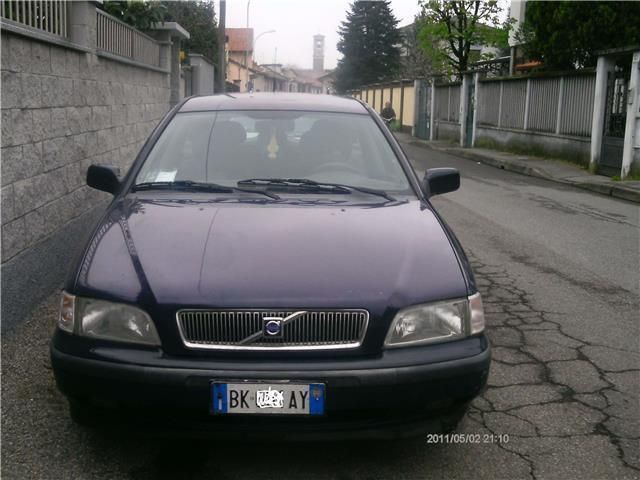 Вольво v40 2000