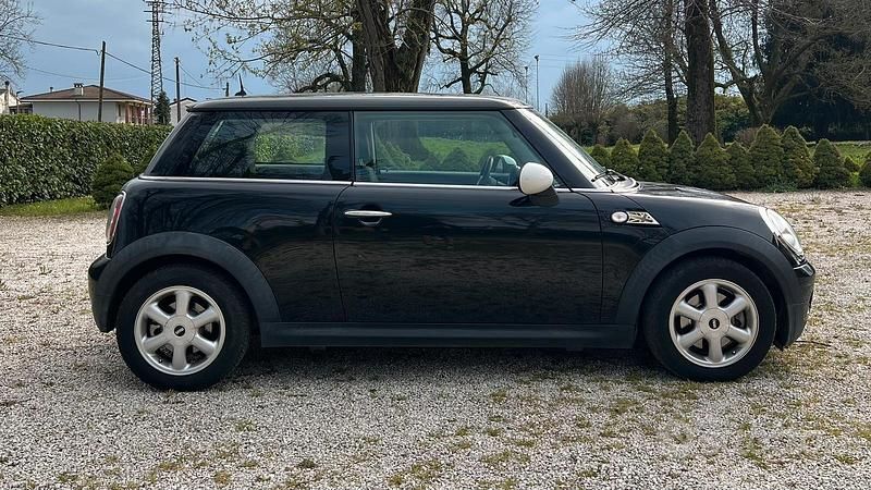 Begagnad Mini ONE 75 HK (55 kW) 2009 Svart Halvkombi