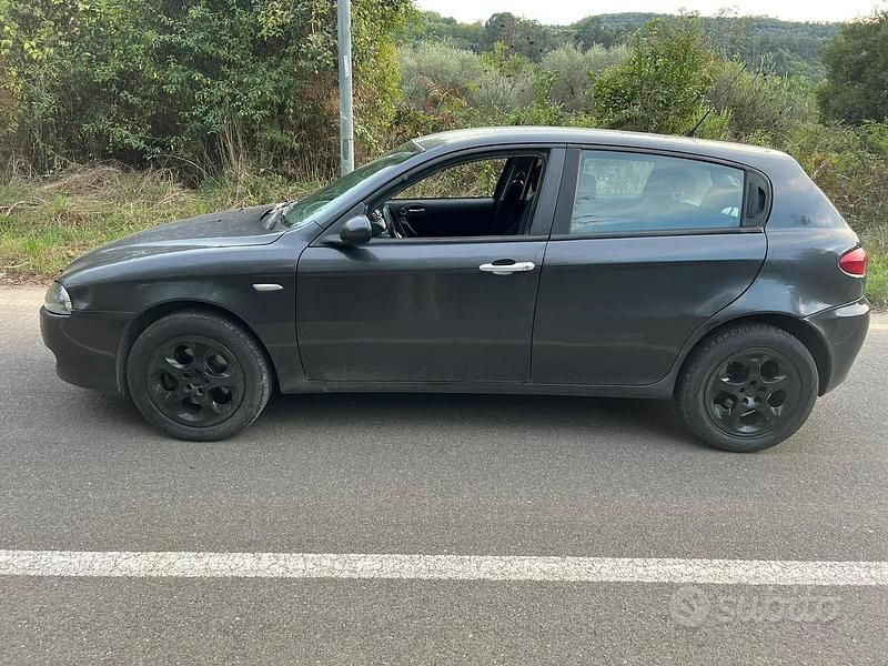 Usata Alfa Romeo 147 120 CV (88 kW) 2007 Nero Utilitaria