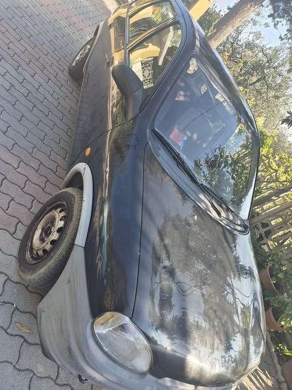 Usata Opel Corsa Swing 45 CV (33 kW) 1995 Nero Berlina