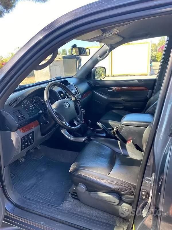 Usata Toyota Land Cruiser 166 CV (122 kW) 2005 Grigio SUV