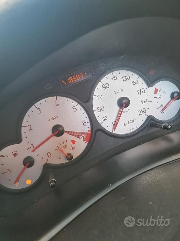 Usata Peugeot 206 109 CV (80 kW) 2003 Cabrio