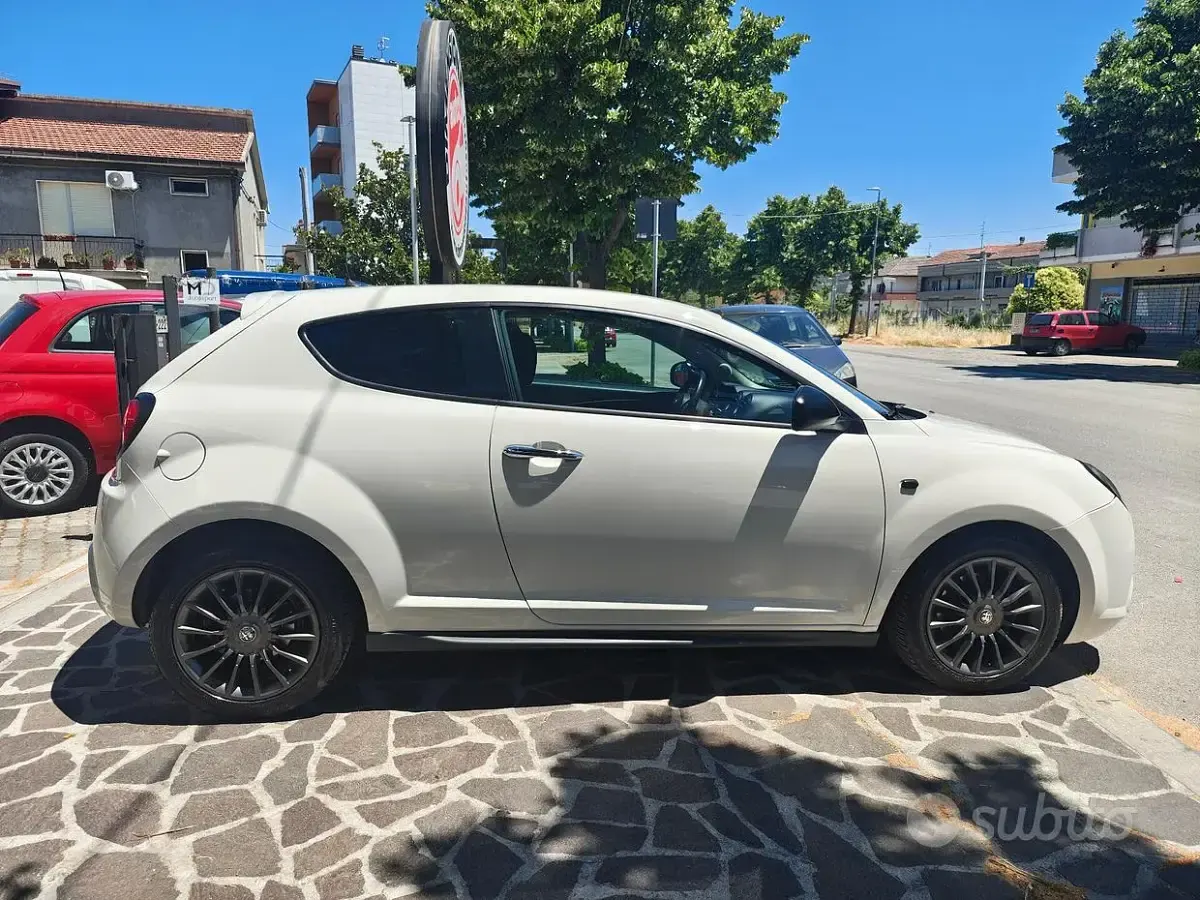 Usata Alfa Romeo MiTo Distinctive 85 CV (62 kW) 2015 Bianco Utilitaria