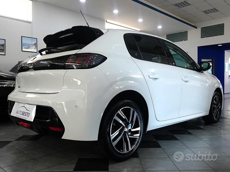 Usata Peugeot 208 Allure 101 CV (74 kW) 2021 Bianco Utilitaria