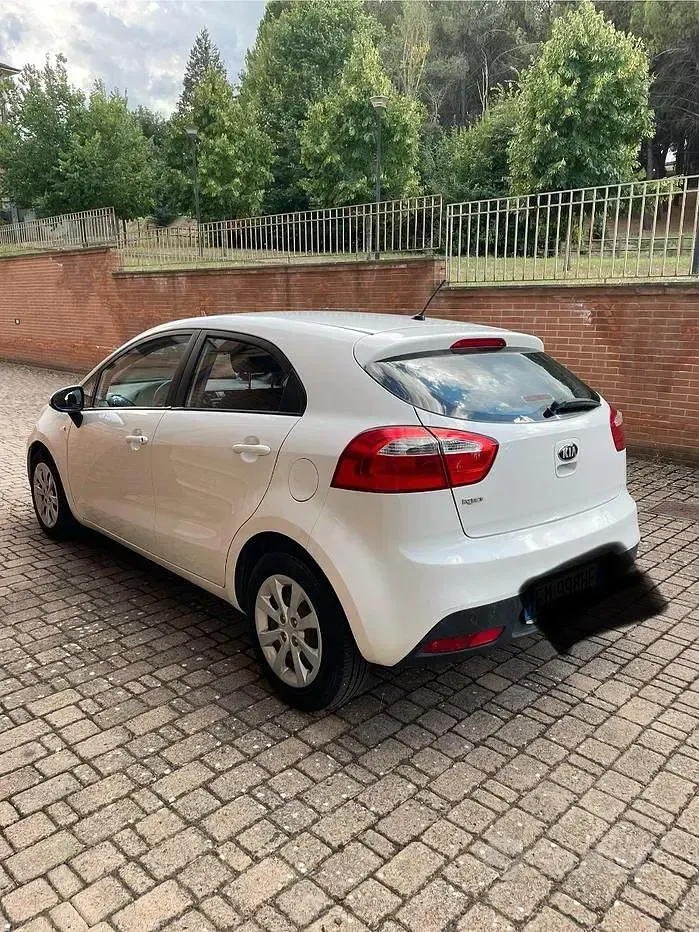 Usata Kia Rio EX 86 CV (63 kW) 2012 Bianco Berlina