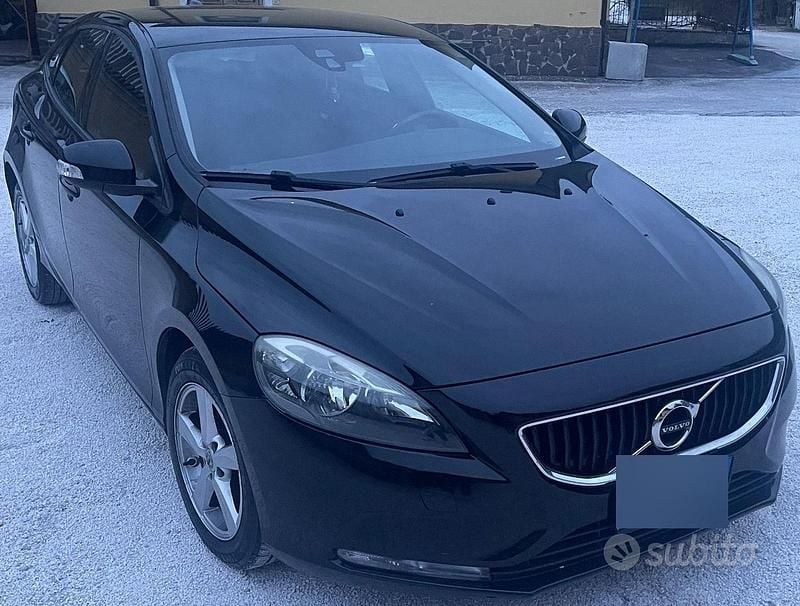 Usata Volvo V40 Kinetic 120 CV (88 kW) 2016 Nero Berlina