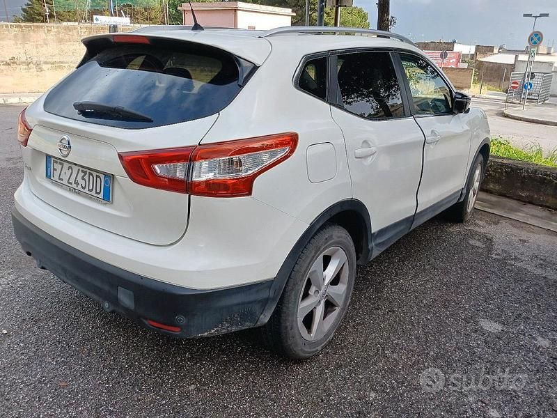 Usata Nissan Qashqai 130 CV (95 kW) 2015 Bianco SUV