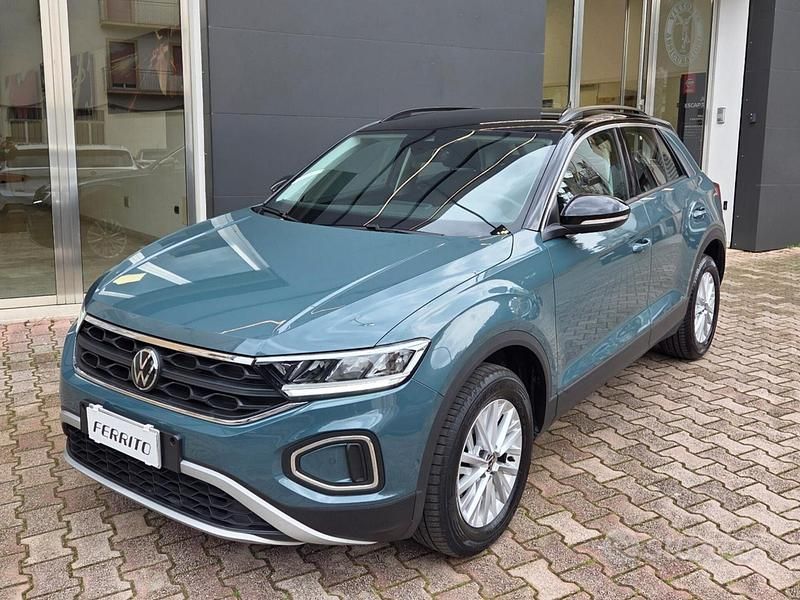 Usata VW T-Roc Life 116 CV (85 kW) 2025 Blu SUV