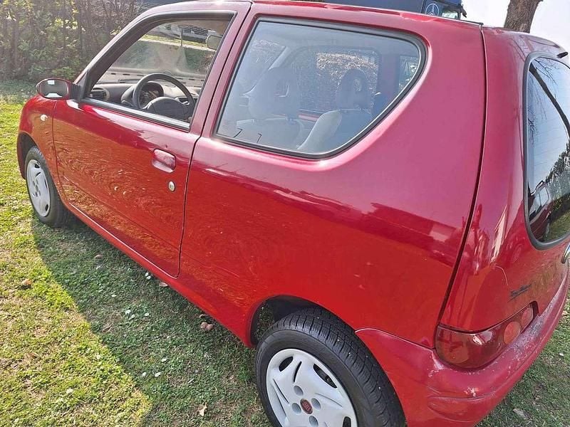 Usata Fiat 600 Active 54 CV (39 kW) 2010 Rosso perlato Utilitaria