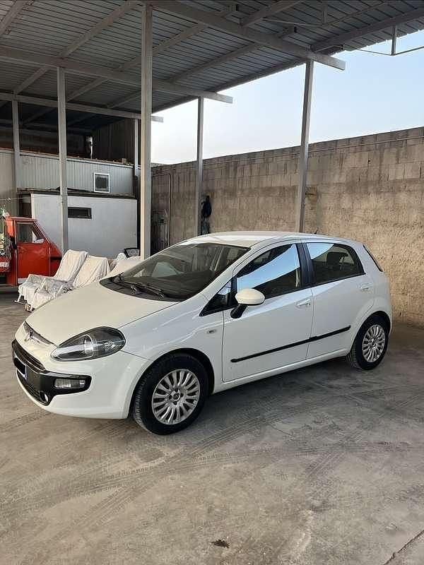 Usata Fiat Punto Evo Dynamic 75 CV (55 kW) 2011 Bianco Utilitaria