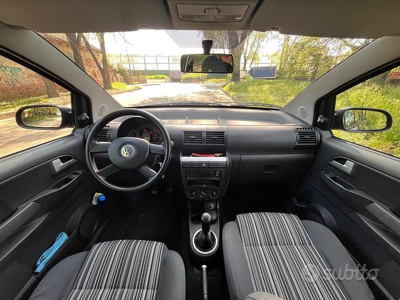 Usata VW Fox 75 CV (55 kW) 2005 Grigio Utilitaria