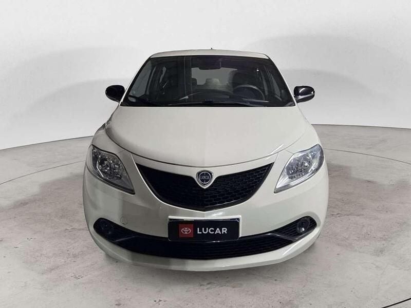 Usata Lancia Ypsilon Gold 69 CV (50 kW) 2019 Bianco Utilitaria
