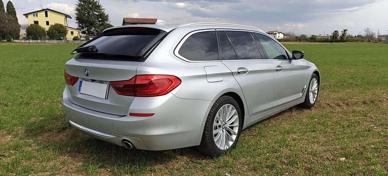 Usata BMW 520 Luxury Line 190 CV (139 kW) 2018 Grigio Station wagon