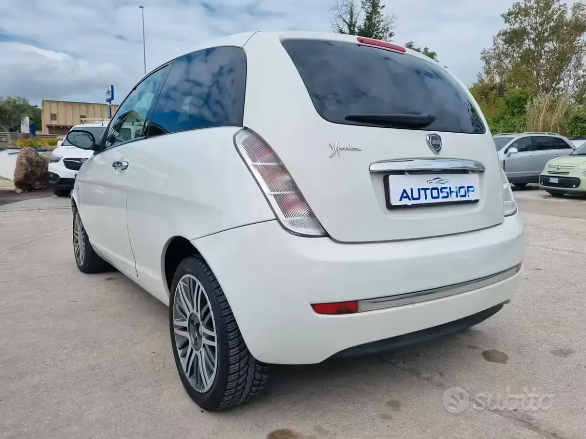 Usata Lancia Ypsilon 60 CV (44 kW) 2009 Bianco Utilitaria