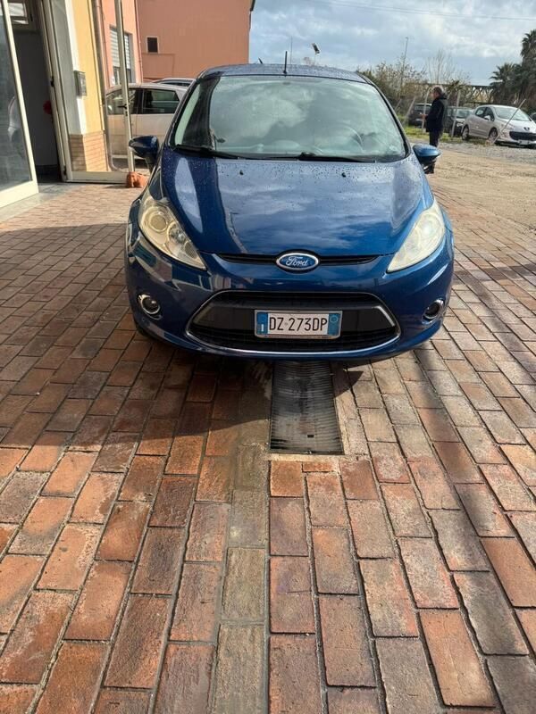 Usata Ford Fiesta 96 CV (70 kW) 2009 Blu Utilitaria