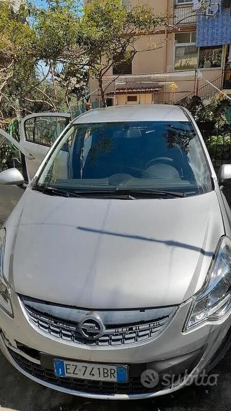 Usata 2012 Opel Corsa Tre volumi | 2600 € - Immagine 1/4