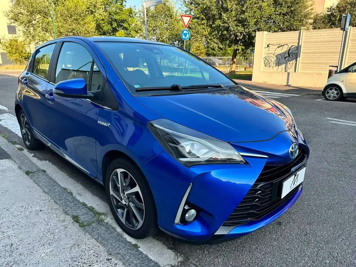 Usata Toyota Yaris Style 73 CV (53 kW) 2017 Blu/azzurro Utilitaria