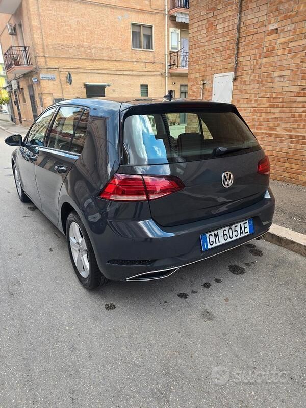 Usata VW Golf VII 90 CV (66 kW) 2018 Grigio Berlina