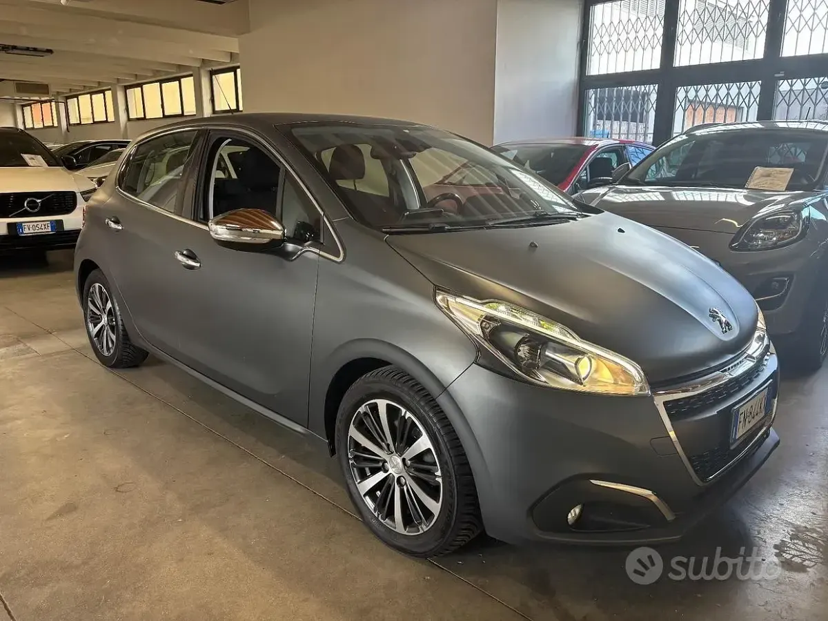 Usata Peugeot 208 GT-line 82 CV (60 kW) 2018 Grigio Utilitaria