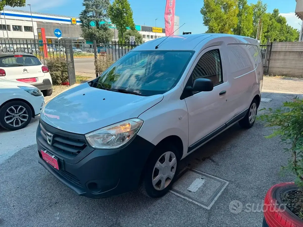 Usata Dacia Dokker Ambiance 90 CV (66 kW) 2017 Bianco Monovolume
