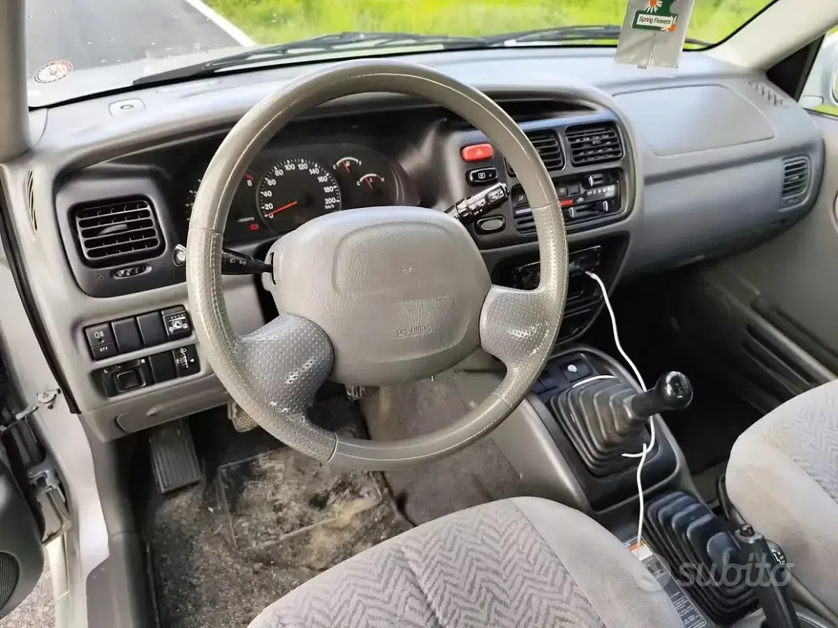 Usata Suzuki Grand Vitara 94 CV (69 kW) 2001 Grigio Station wagon