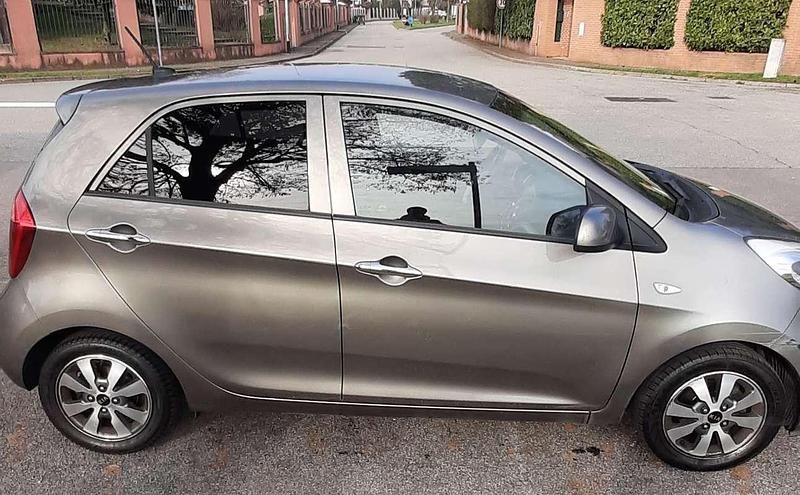 Usata Kia Picanto 67 CV (49 kW) 2016 Grigio Utilitaria