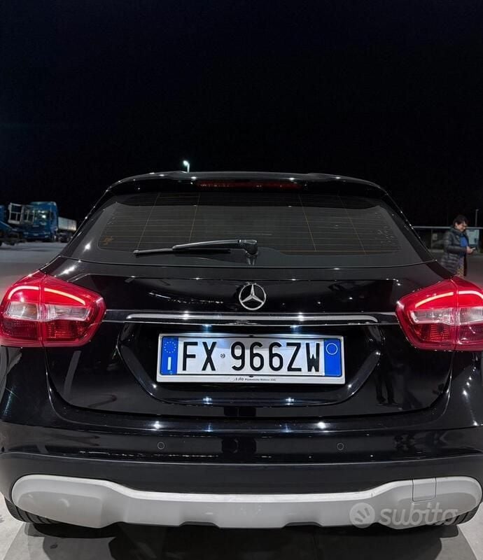 Usata Mercedes GLA200 Executive 136 CV (100 kW) 2017 Nero SUV