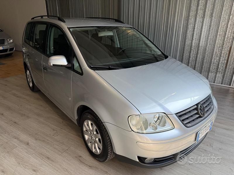 Usata VW Touran Highline 105 CV (77 kW) 2005 Grigio Monovolume