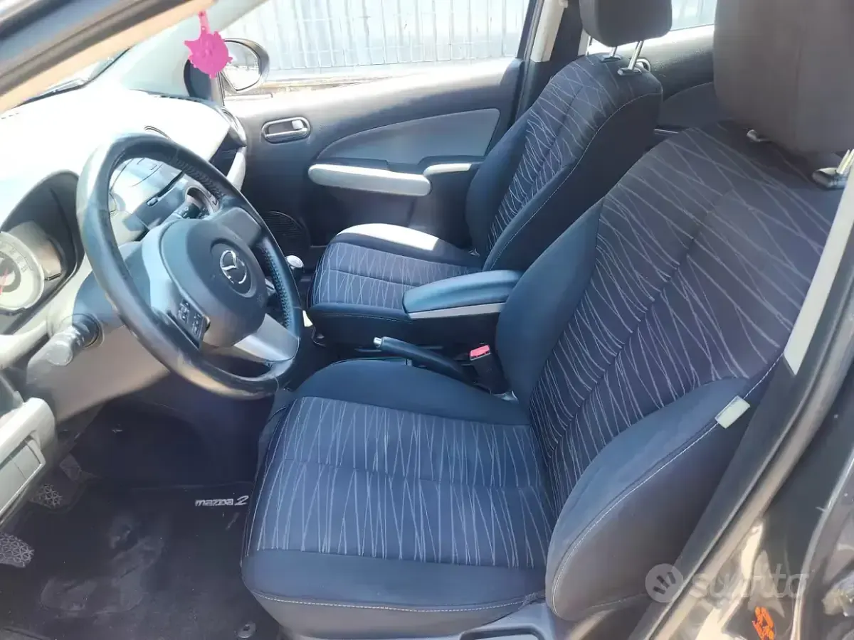 Usata Mazda 2 75 CV (55 kW) 2009 Grigio Utilitaria